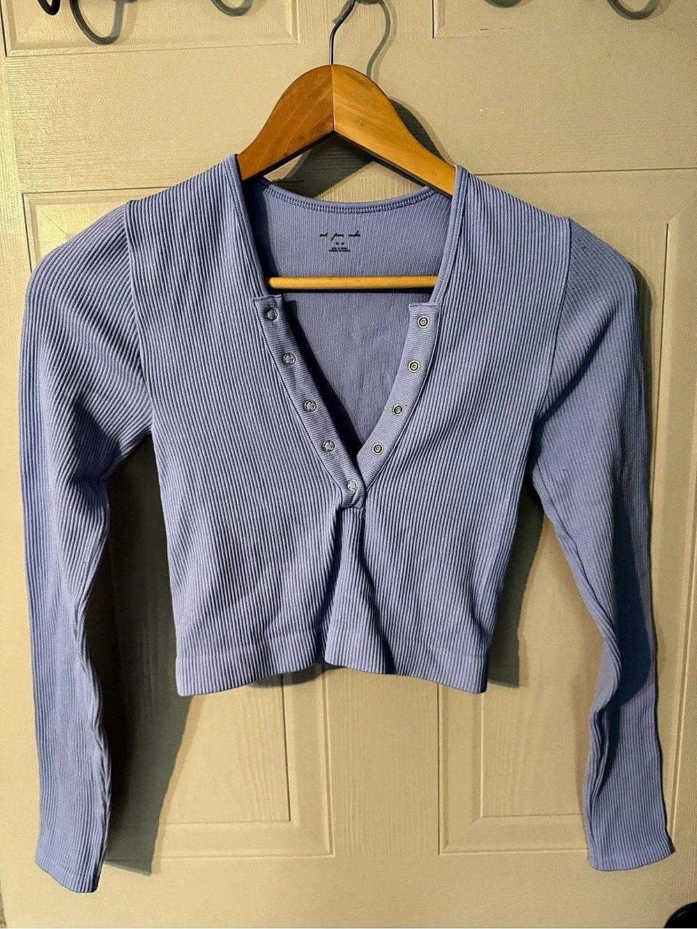 Out From Under Everyday Snap Henley, Periwinkle Crop Long Sleeve Top - M💜